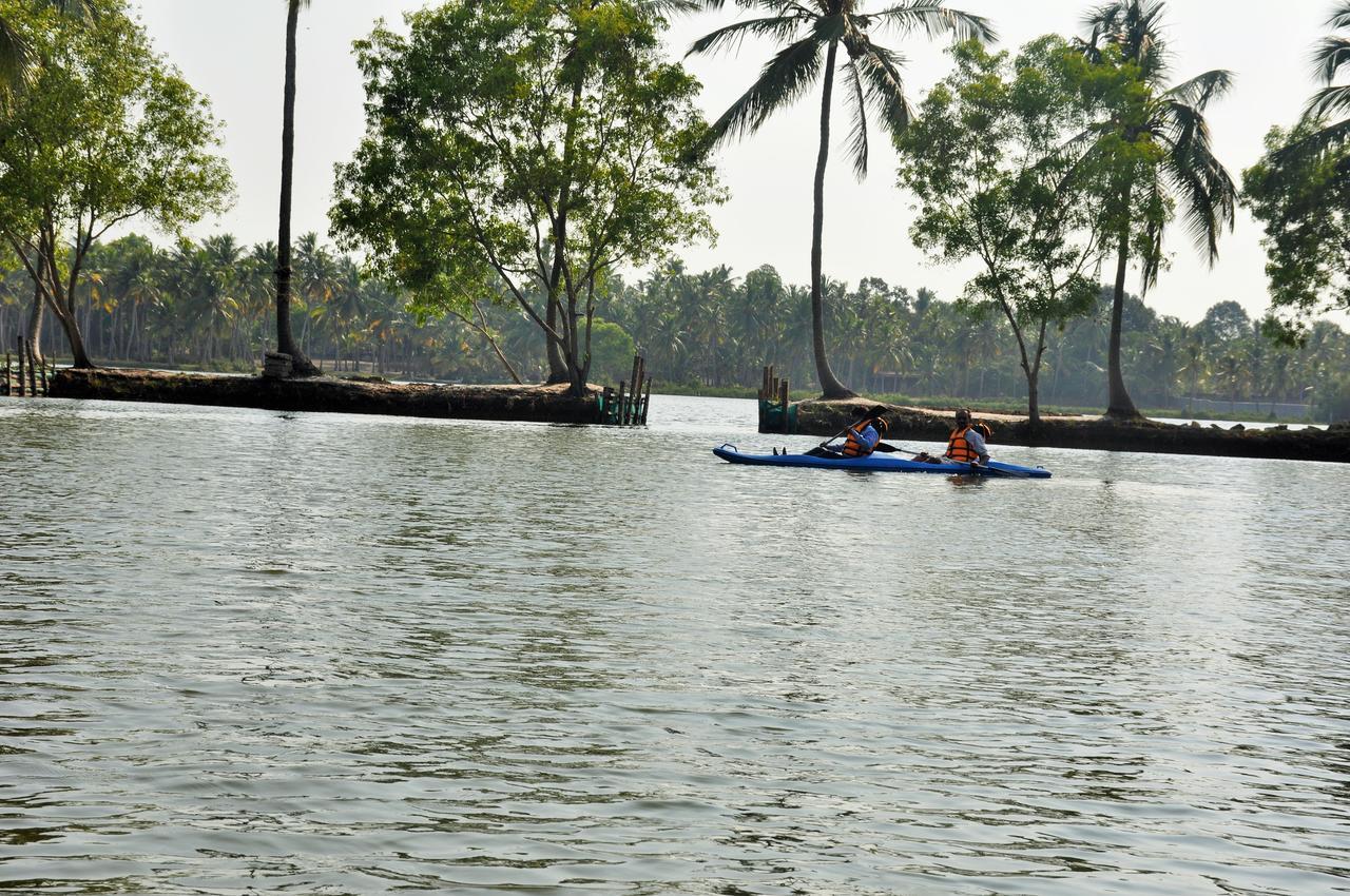 Lake Palace Trivandrum Vettutura Exterior photo