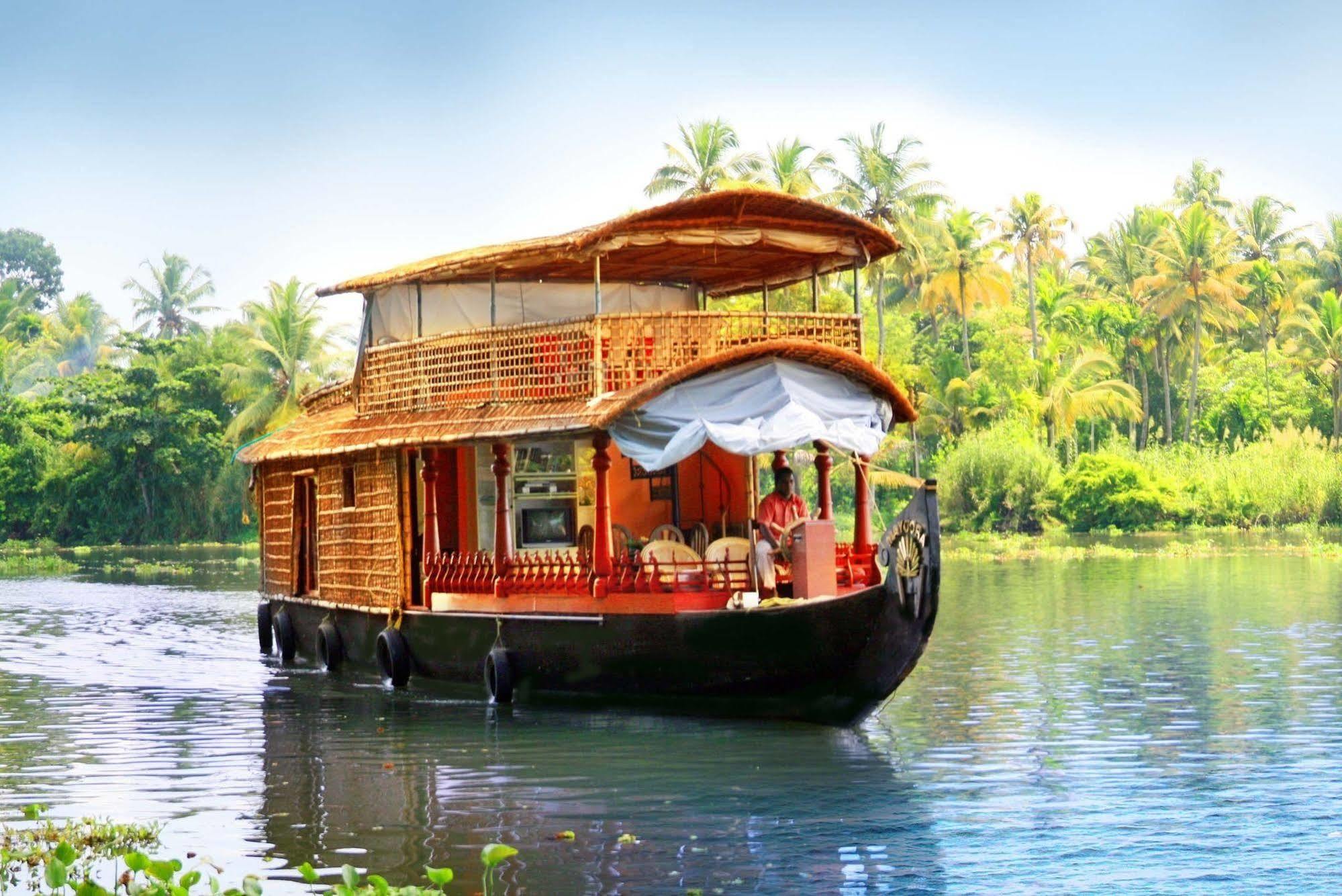 Lake Palace Trivandrum Vettutura Exterior photo